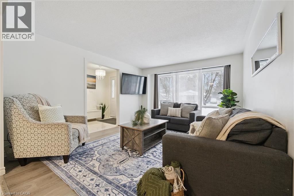 












11 INGLESIDE Drive

,
Kitchener,




Ontario
N2M2G7

