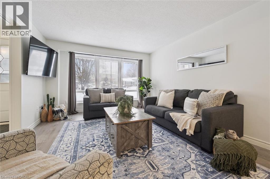 












11 INGLESIDE Drive

,
Kitchener,




Ontario
N2M2G7

