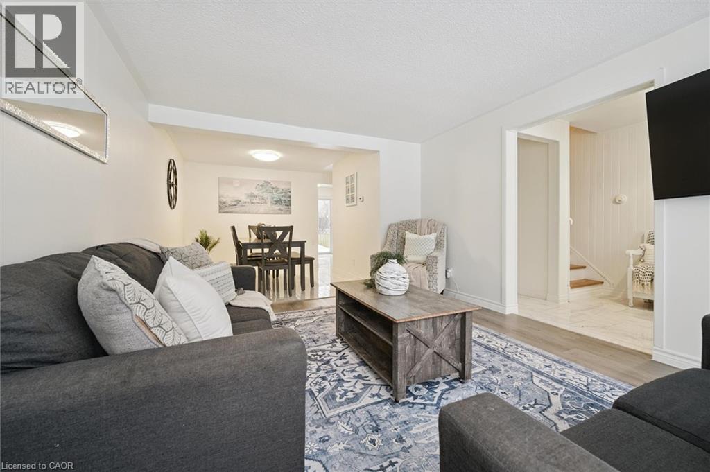 












11 INGLESIDE Drive

,
Kitchener,




Ontario
N2M2G7

