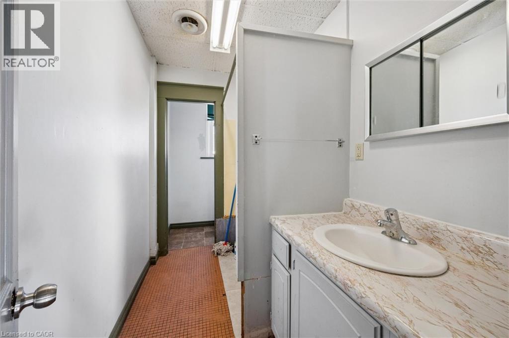 












325 BREITHAUPT Street

,
Kitchener,




Ontario
N2H5H6

