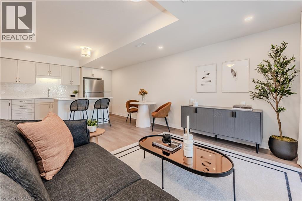 












704 BENNINGER Drive

,
Kitchener,




Ontario
N2E0H8

