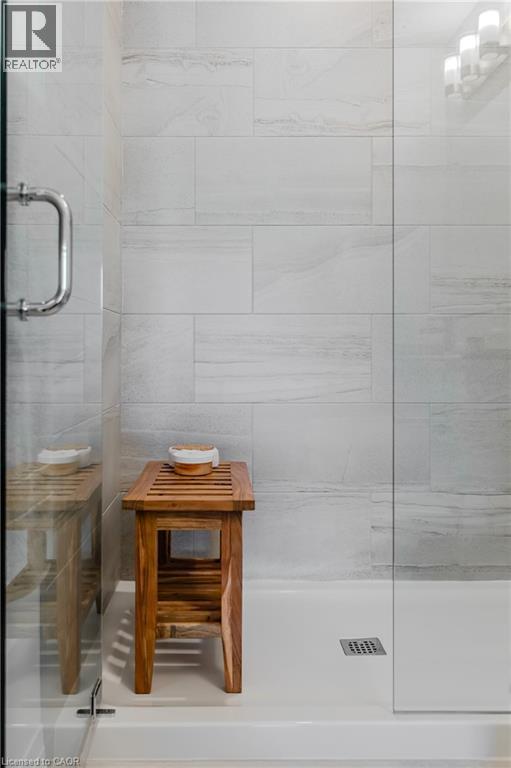 












704 BENNINGER Drive

,
Kitchener,




Ontario
N2E0H8

