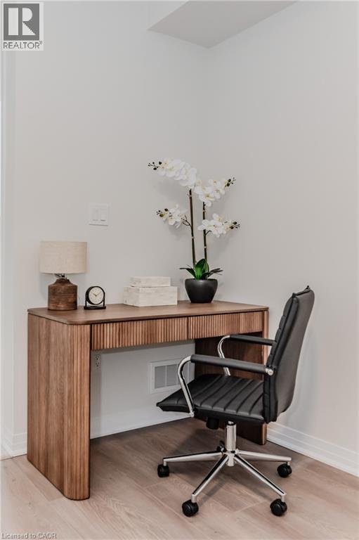 












704 BENNINGER Drive

,
Kitchener,




Ontario
N2E0H8

