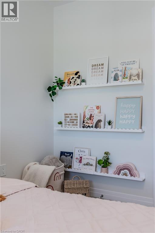 












704 BENNINGER Drive

,
Kitchener,




Ontario
N2E0H8

