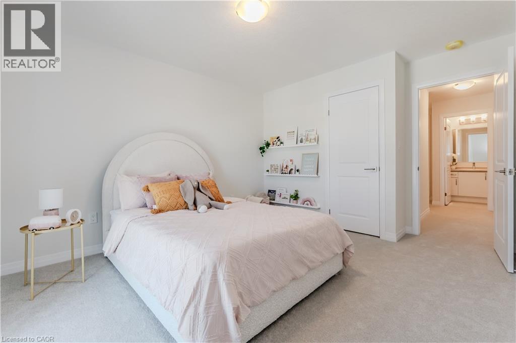 












704 BENNINGER Drive

,
Kitchener,




Ontario
N2E0H8

