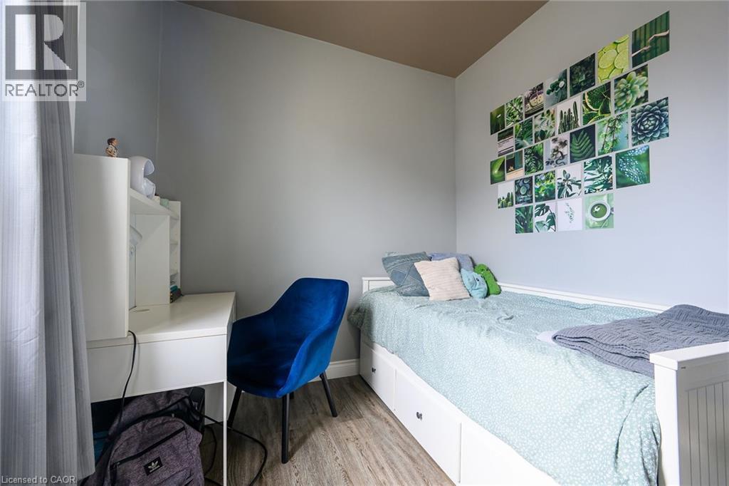 












129 DUNDURN Street N

,
Hamilton,




Ontario
L8R3E7

