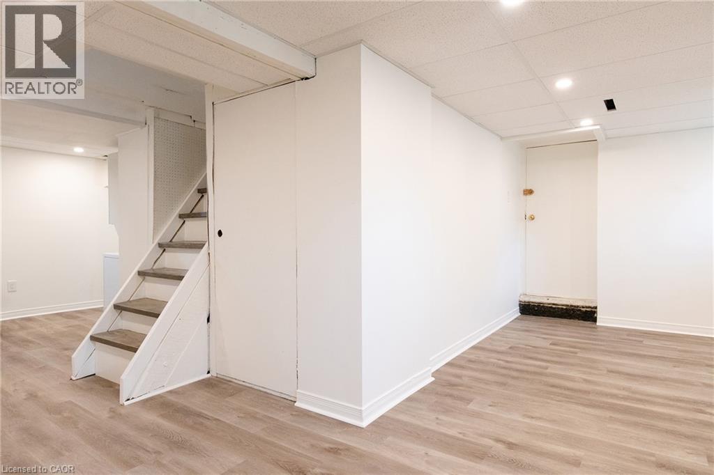 












49 PROVINCE Street S

,
Hamilton,




Ontario
L8K2K7

