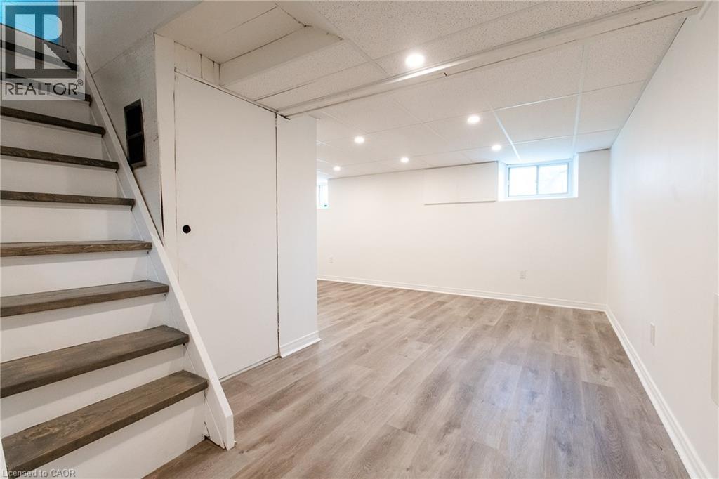 












49 PROVINCE Street S

,
Hamilton,




Ontario
L8K2K7

