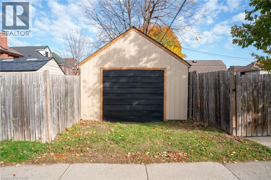 












49 PROVINCE Street S

,
Hamilton,




Ontario
L8K2K7

