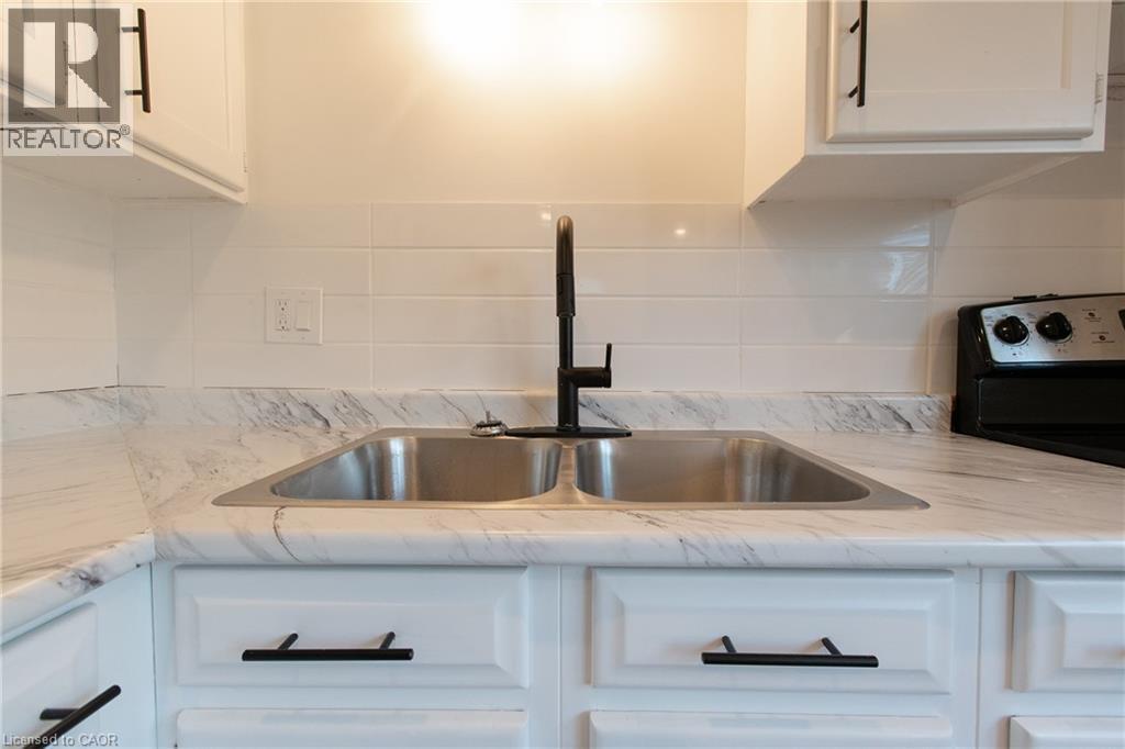 












49 PROVINCE Street S

,
Hamilton,




Ontario
L8K2K7

