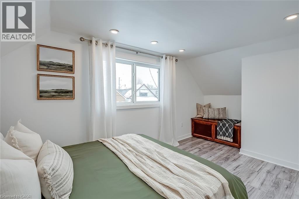 












173 LONDON Street N

,
Hamilton,




Ontario
L8H4C1

