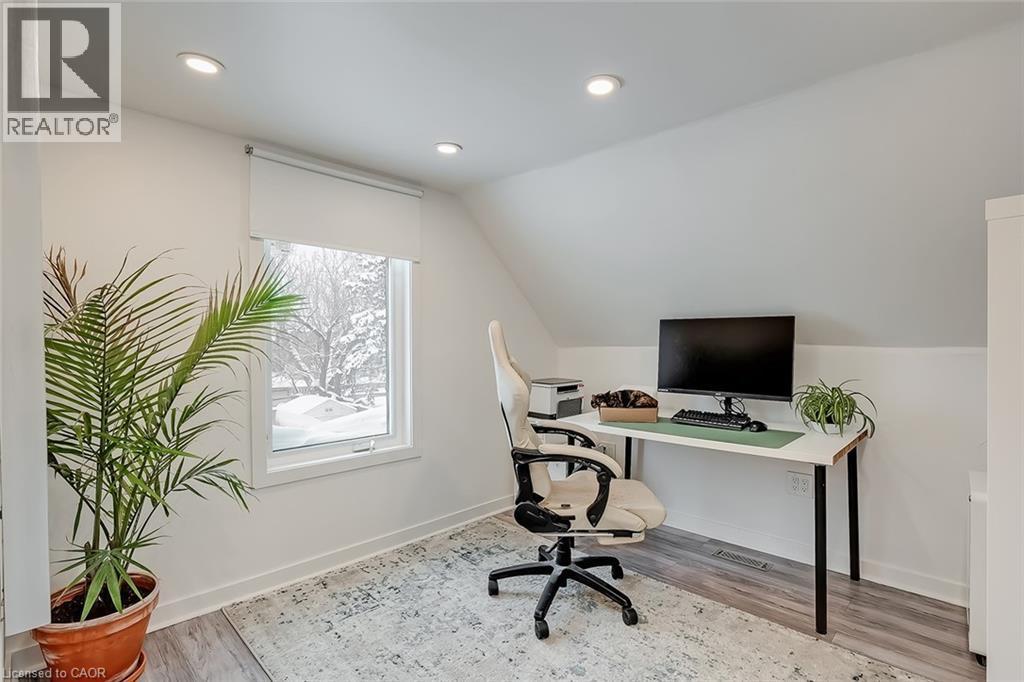 












173 LONDON Street N

,
Hamilton,




Ontario
L8H4C1

