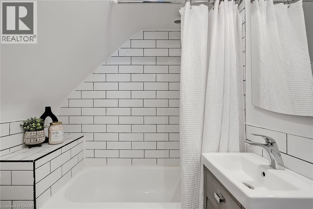 












173 LONDON Street N

,
Hamilton,




Ontario
L8H4C1

