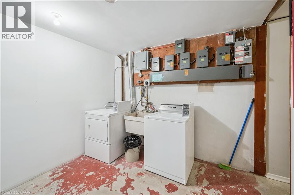 












275-279 HERBERT Street

,
Waterloo,




Ontario
N2J1V3

