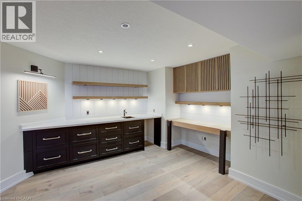 












14 JAMES Court

,
Heidelberg,




Ontario
N0B2M1

