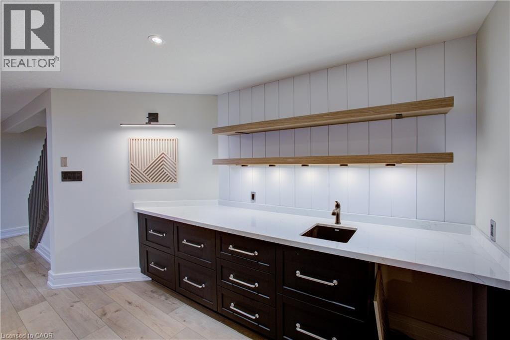 












14 JAMES Court

,
Heidelberg,




Ontario
N0B2M1

