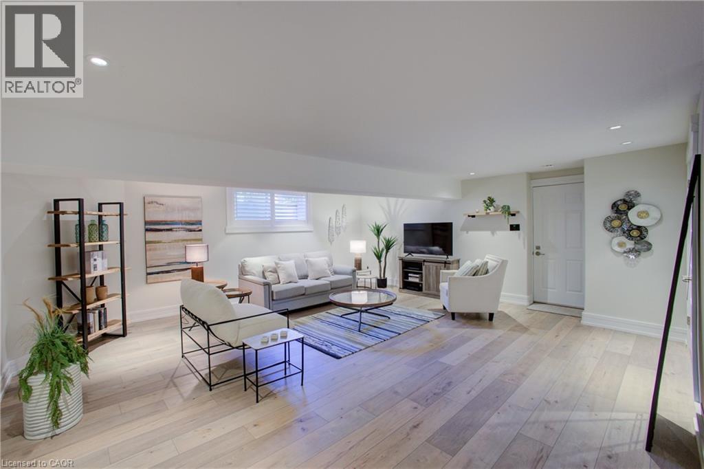 












14 JAMES Court

,
Heidelberg,




Ontario
N0B2M1

