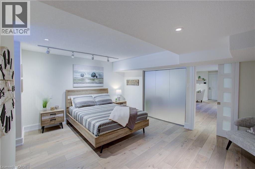 












14 JAMES Court

,
Heidelberg,




Ontario
N0B2M1

