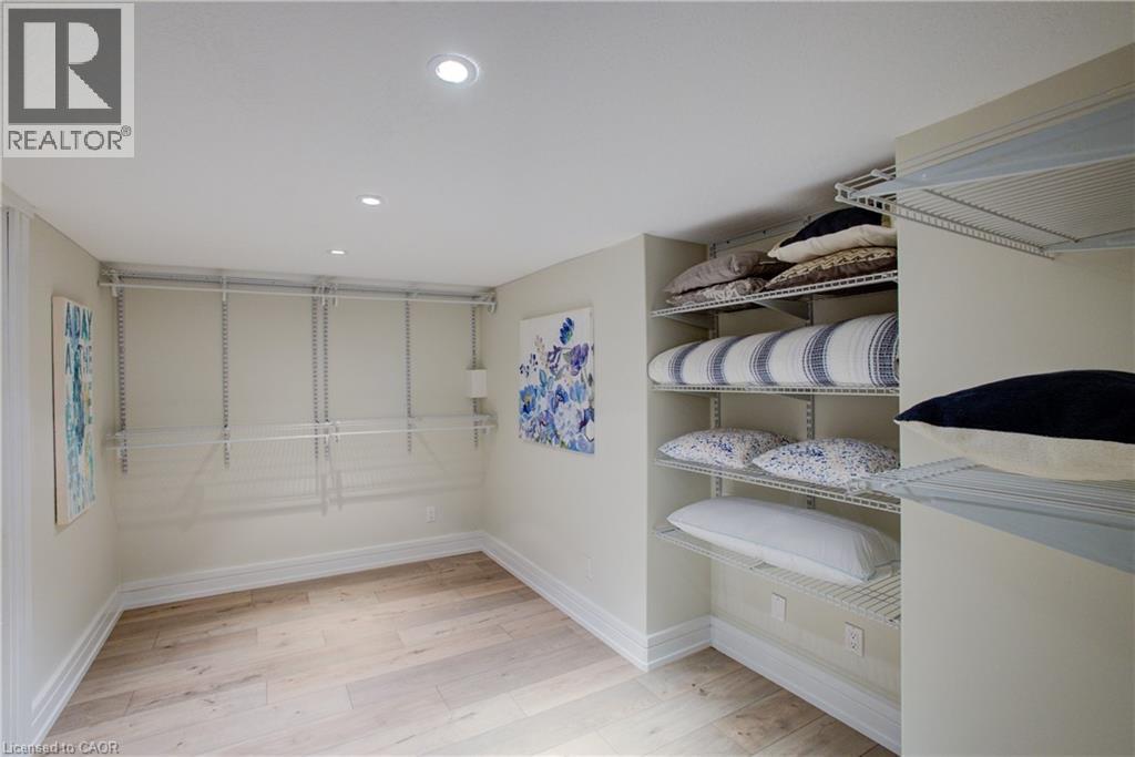 












14 JAMES Court

,
Heidelberg,




Ontario
N0B2M1

