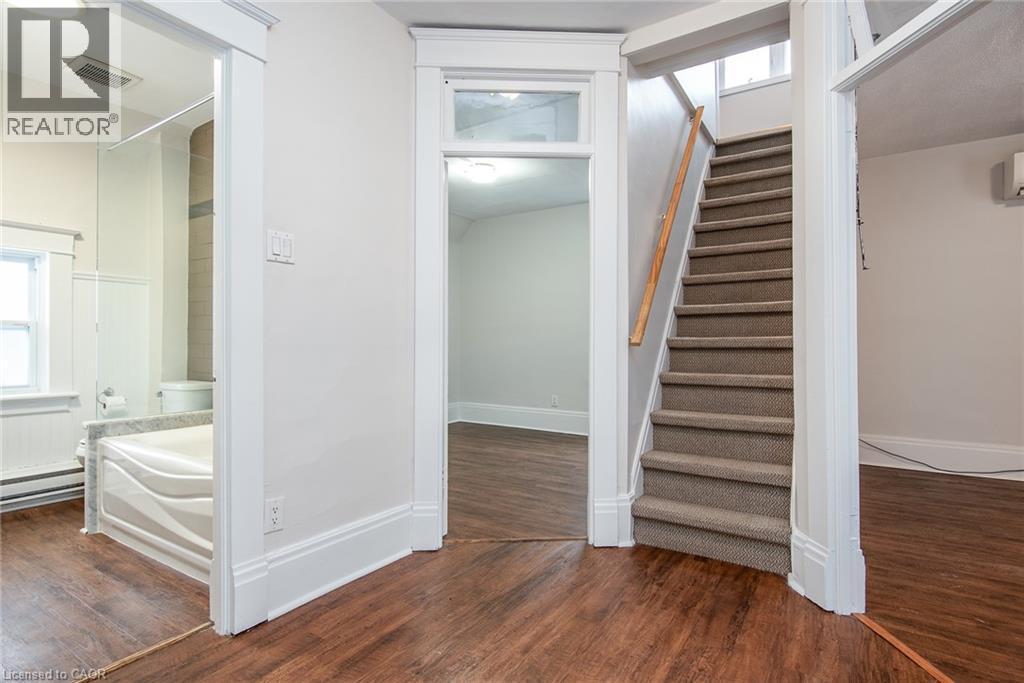 












94 SCOTT Street

,
Kitchener,




Ontario
N2H2R5

