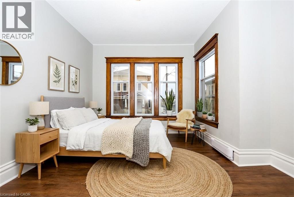 












94 SCOTT Street

,
Kitchener,




Ontario
N2H2R5

