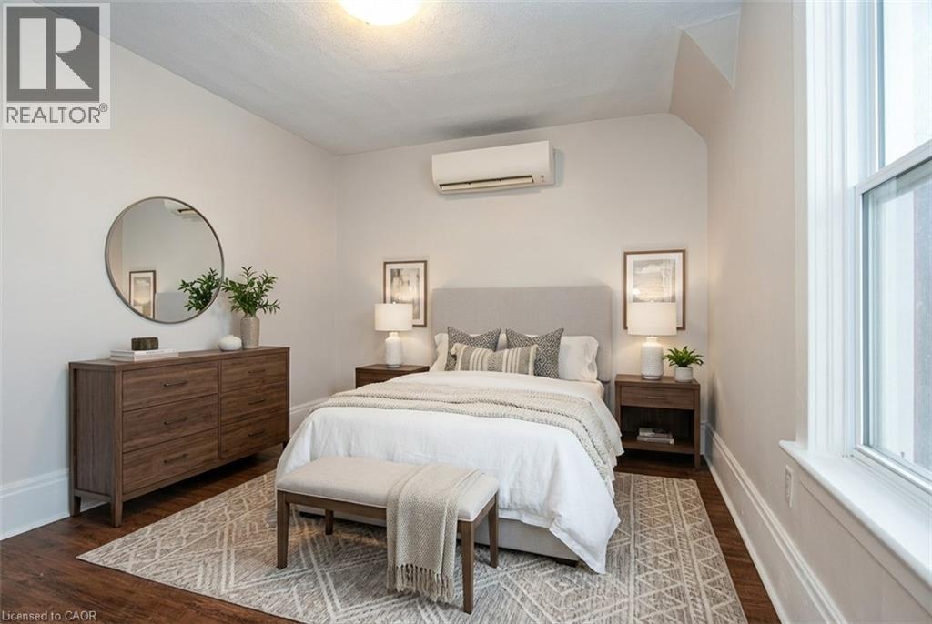 












94 SCOTT Street

,
Kitchener,




Ontario
N2H2R5

