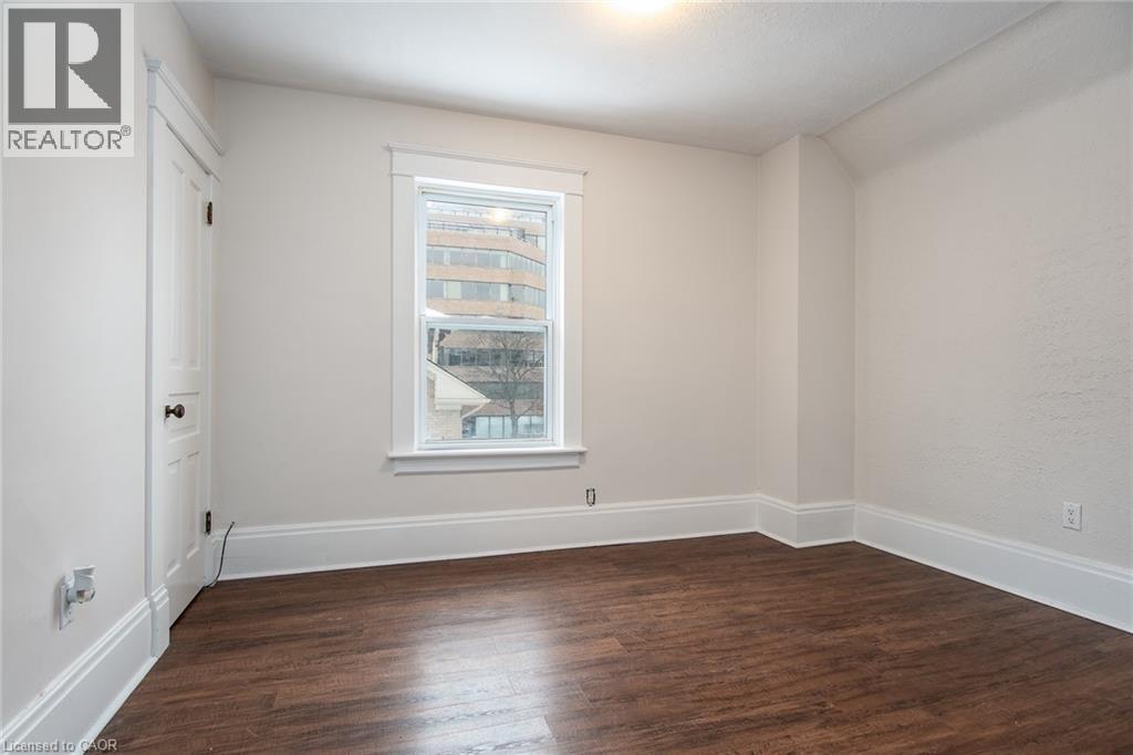 












94 SCOTT Street

,
Kitchener,




Ontario
N2H2R5

