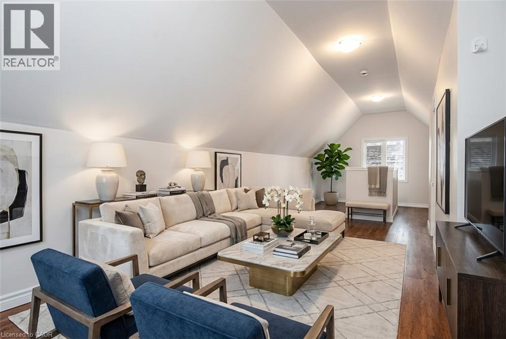 












94 SCOTT Street

,
Kitchener,




Ontario
N2H2R5

