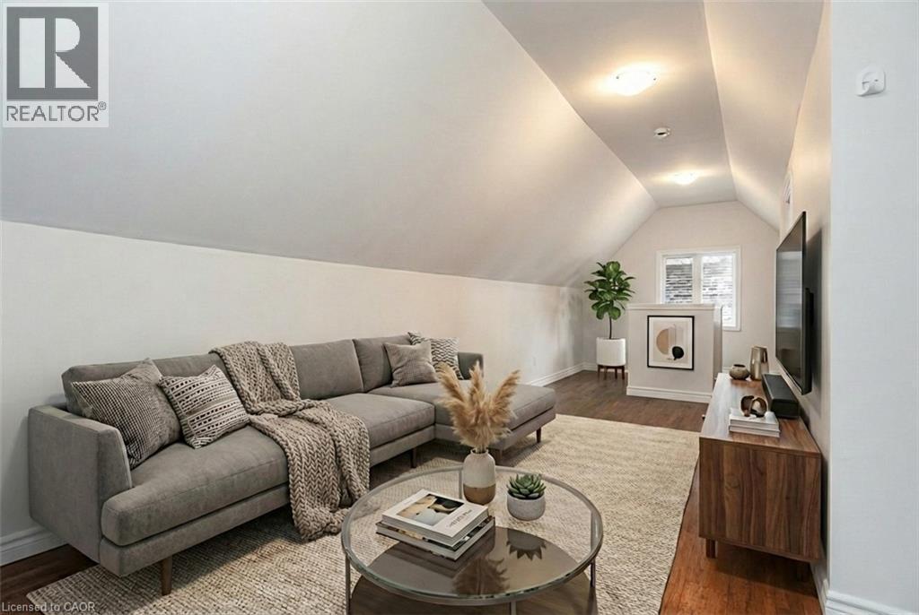 












94 SCOTT Street

,
Kitchener,




Ontario
N2H2R5

