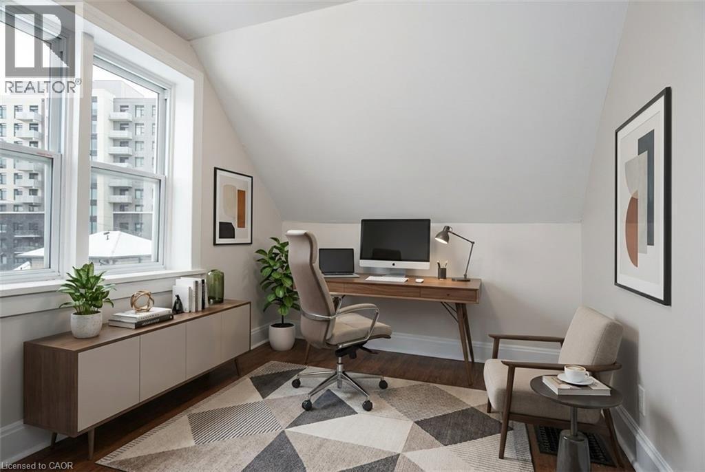 












94 SCOTT Street

,
Kitchener,




Ontario
N2H2R5

