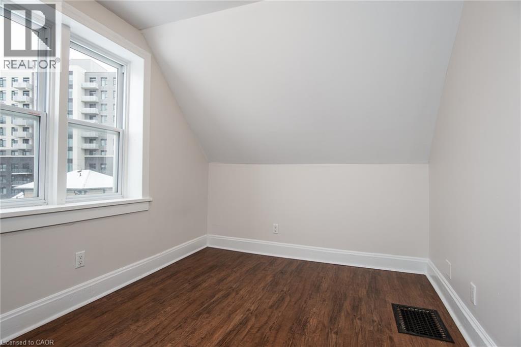 












94 SCOTT Street

,
Kitchener,




Ontario
N2H2R5

