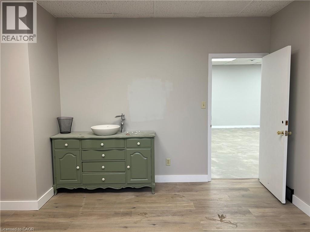 












607 BANK Street

,
Simcoe,




Ontario
N3Y3N3

