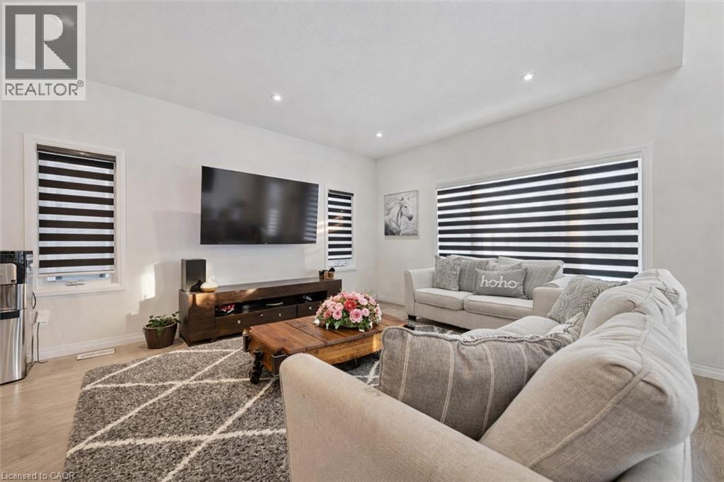 












972 STONECLIFFE Walk Unit# 18

,
Kitchener,




Ontario
N2P0K5

