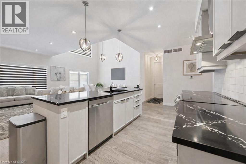 












972 STONECLIFFE Walk Unit# 18

,
Kitchener,




Ontario
N2P0K5

