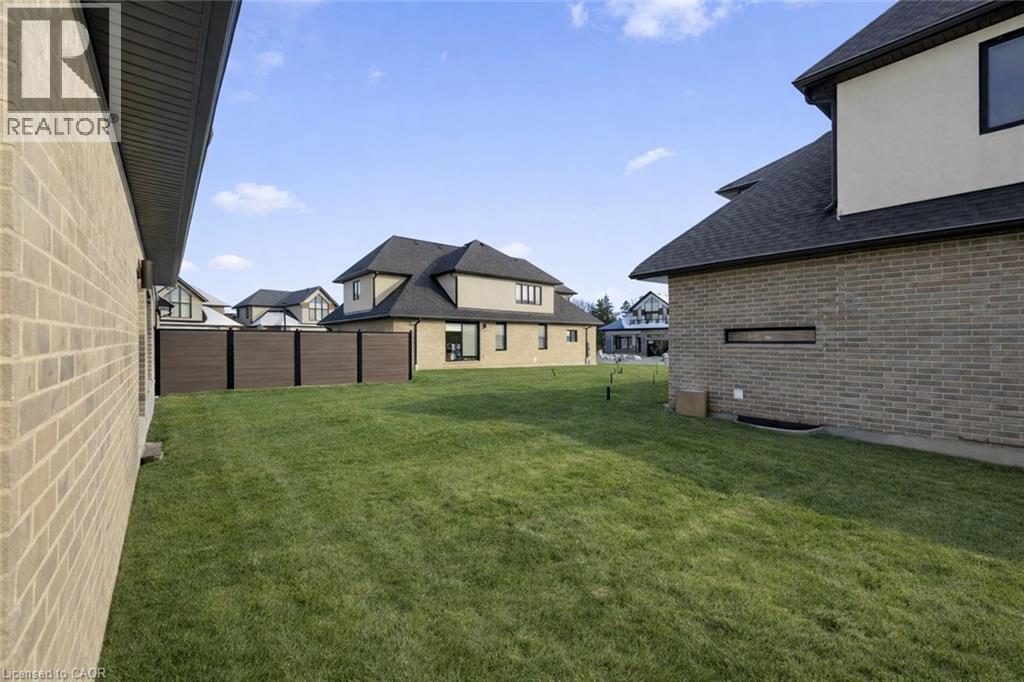 












972 STONECLIFFE Walk Unit# 18

,
Kitchener,




Ontario
N2P0K5

