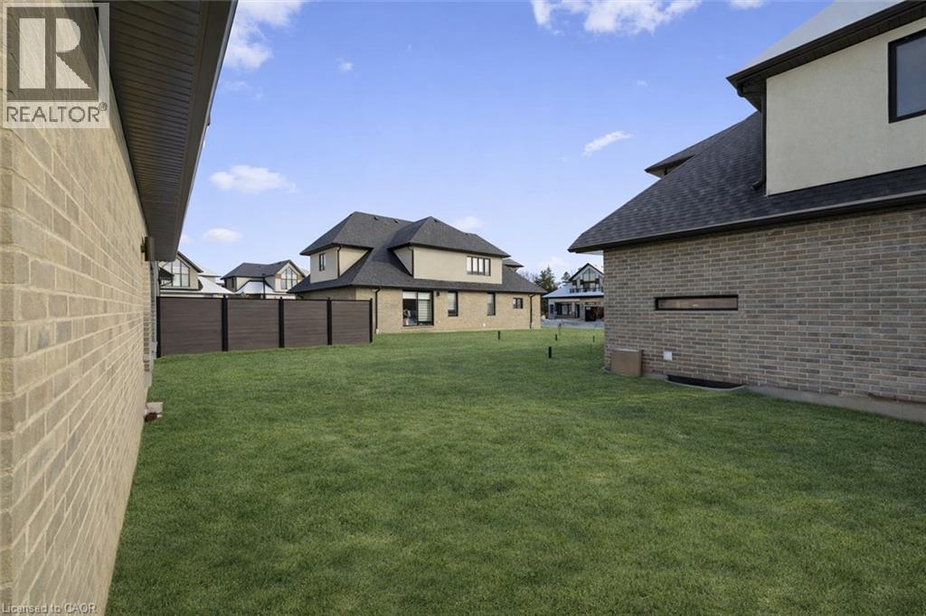 












972 STONECLIFFE Walk Unit# 18

,
Kitchener,




Ontario
N2P0K5

