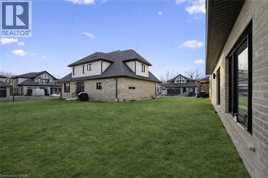 












972 STONECLIFFE Walk Unit# 18

,
Kitchener,




Ontario
N2P0K5

