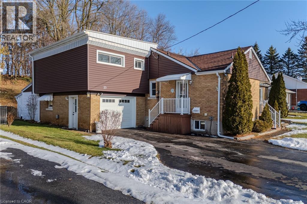 












25 CHARLTON Crescent

,
Simcoe,




Ontario
N3Y1A8

