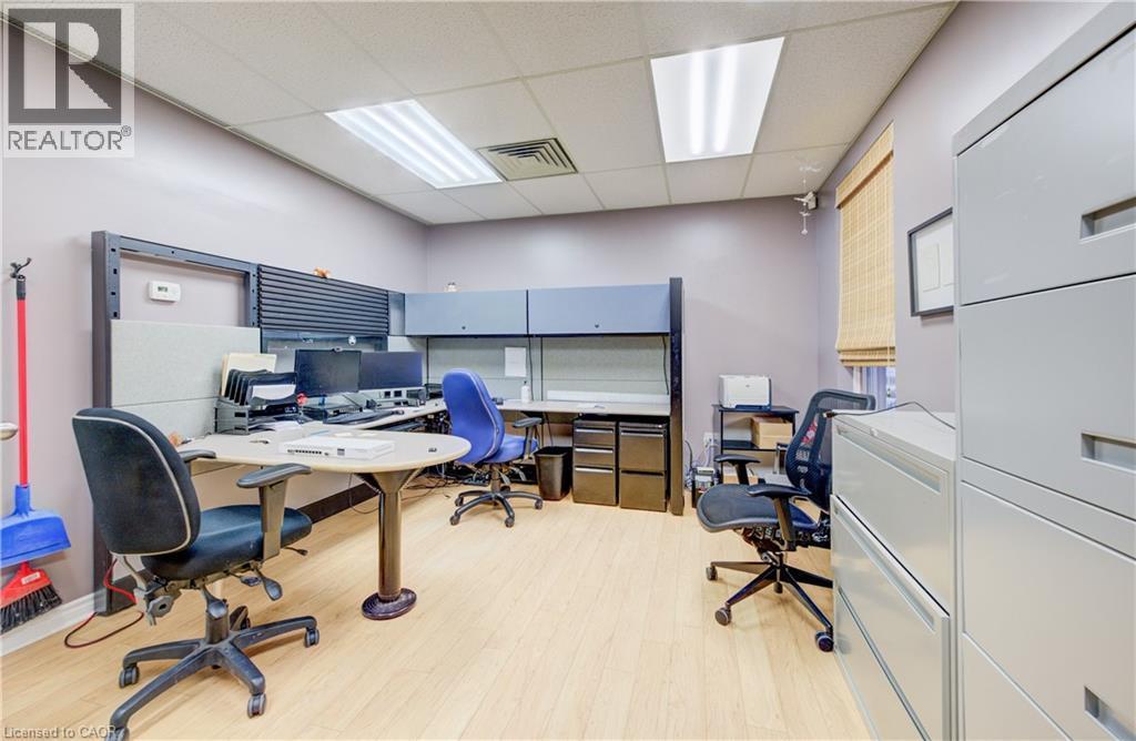 












30 RIDGEWAY Circle

,
Woodstock,




Ontario
N4V1C9

