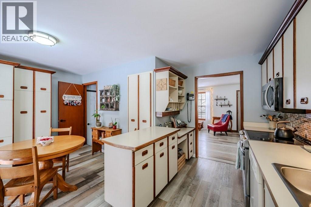 












39 BANNOCKBURN Road

,
Kitchener,




Ontario
N2R1M1

