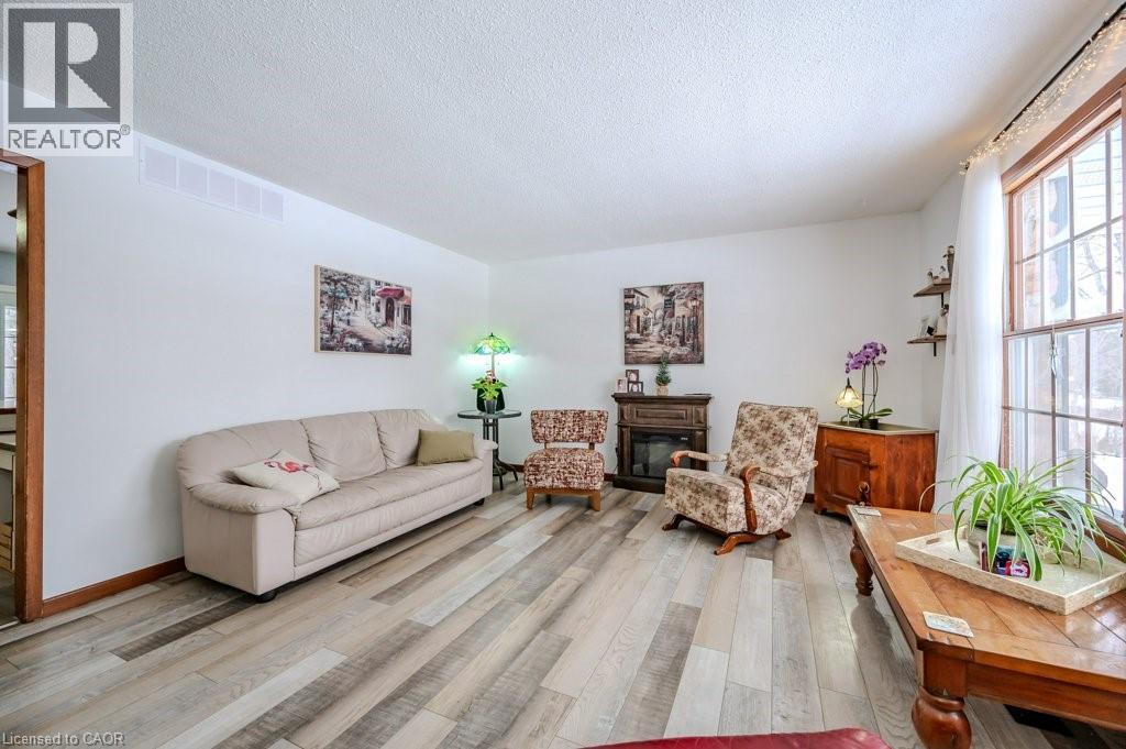 












39 BANNOCKBURN Road

,
Kitchener,




Ontario
N2R1M1

