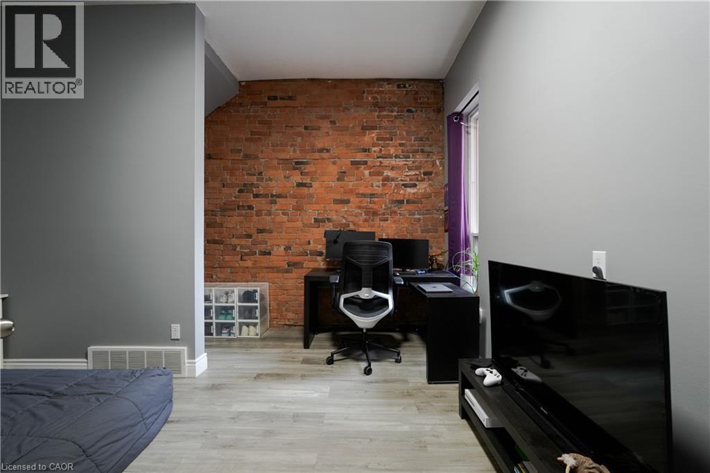 












267-277 KING WILLIAM Street

,
Hamilton,




Ontario
L8L1N9

