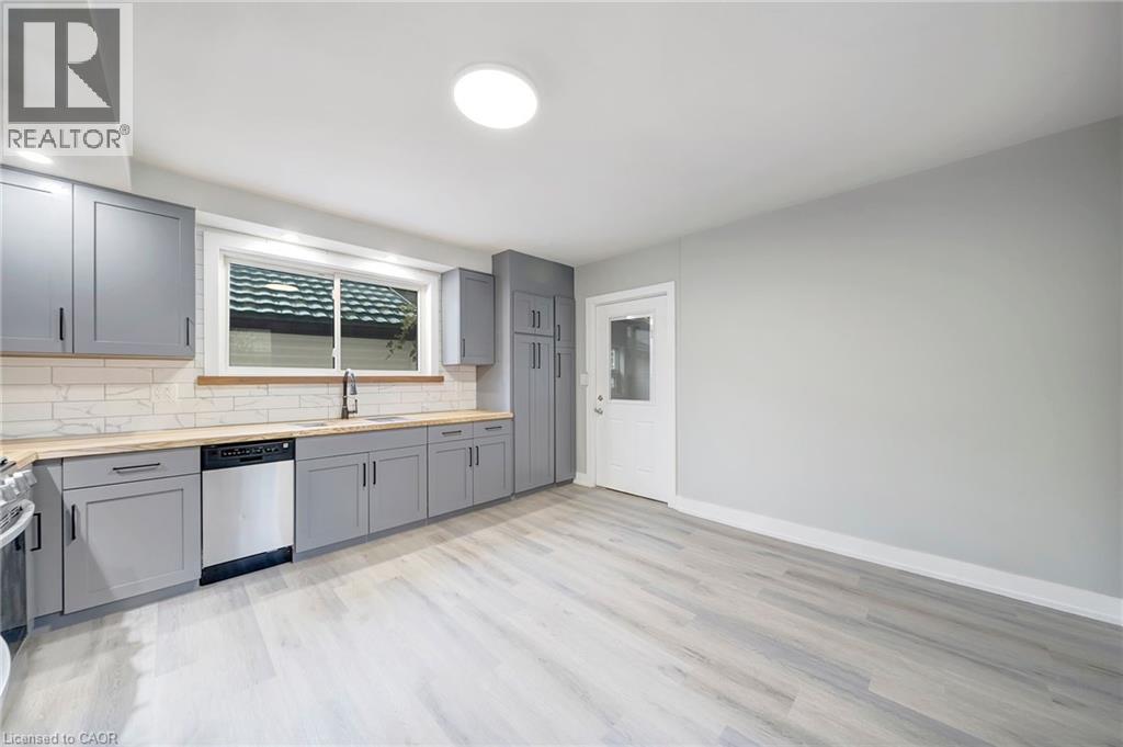 












115 WEST MAIN Street

,
Welland,




Ontario
L3C4Z8

