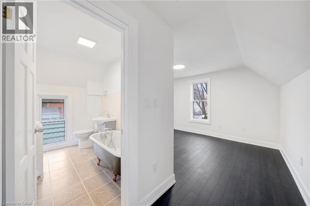 












115 WEST MAIN Street

,
Welland,




Ontario
L3C4Z8

