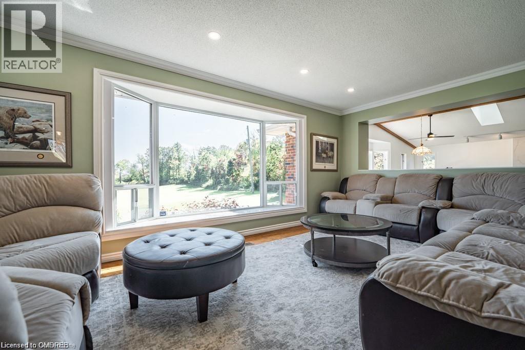 












9630 WELLINGTON RD 42

,
Erin,




Ontario
L7G4S8

