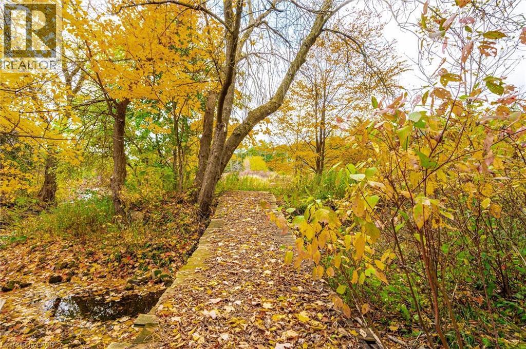 












8060 WELLINGTON RD 18

,
Fergus,




Ontario
N1M2W5

