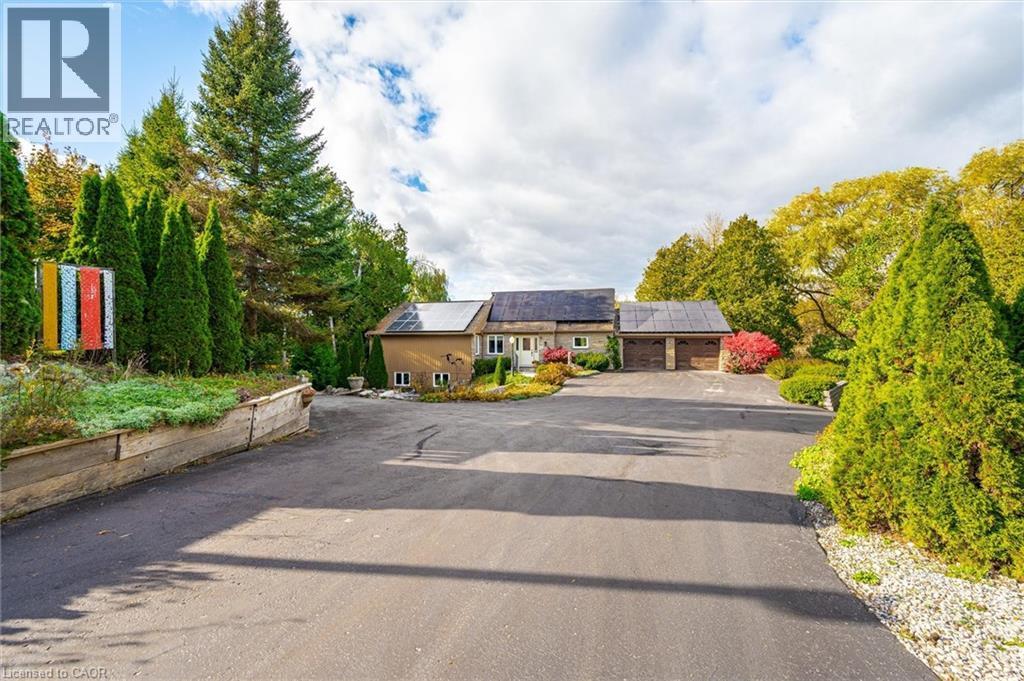 












8060 WELLINGTON RD 18

,
Fergus,




Ontario
N1M2W5

