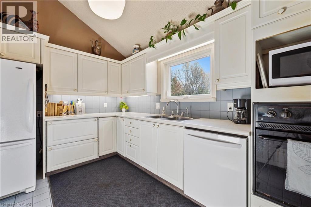 












8060 WELLINGTON RD 18

,
Fergus,




Ontario
N1M2W5

