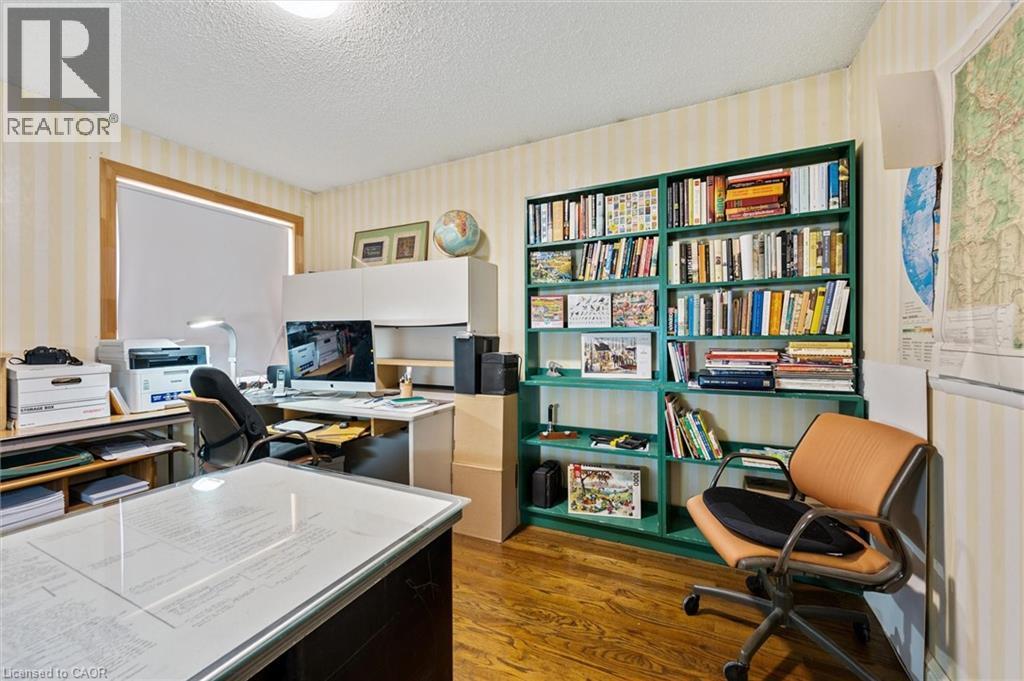 












8060 WELLINGTON RD 18

,
Fergus,




Ontario
N1M2W5

