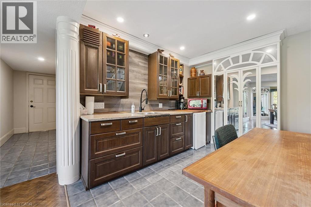 












8060 WELLINGTON RD 18

,
Fergus,




Ontario
N1M2W5

